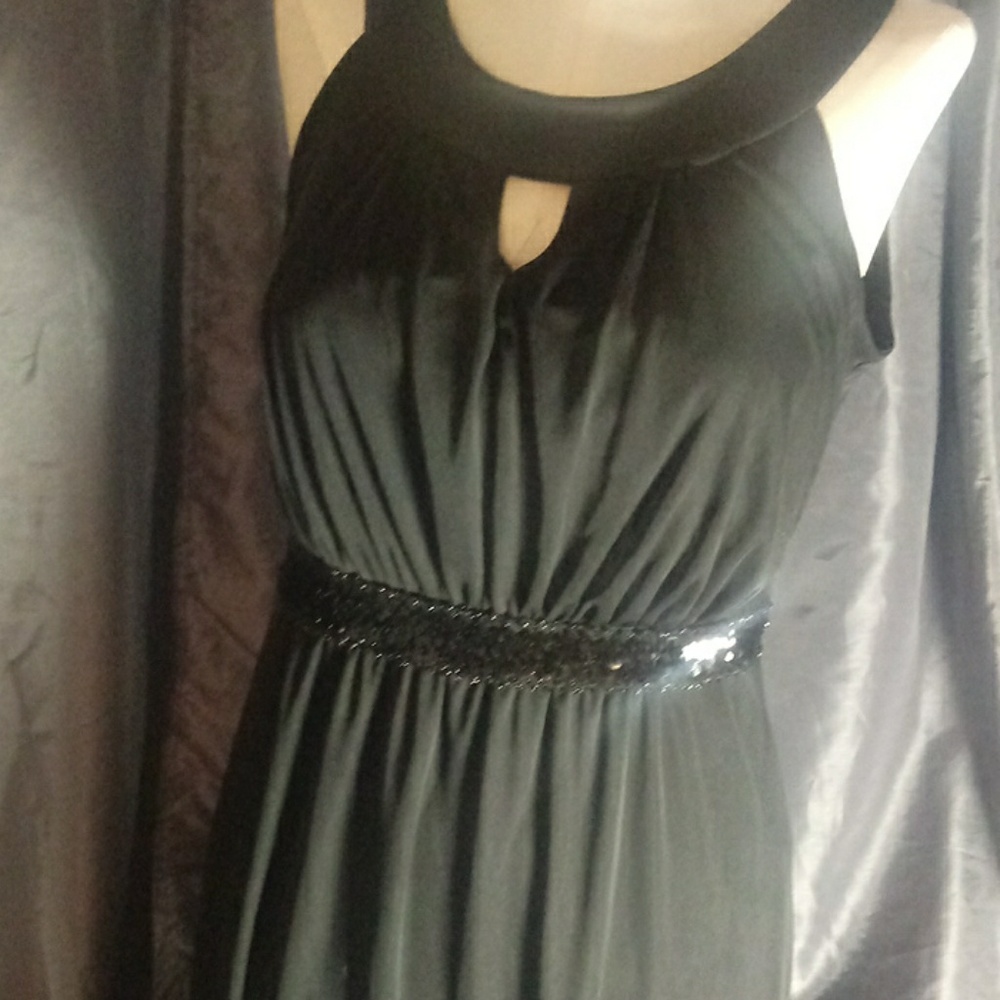 Dress - Picture 2 of 5